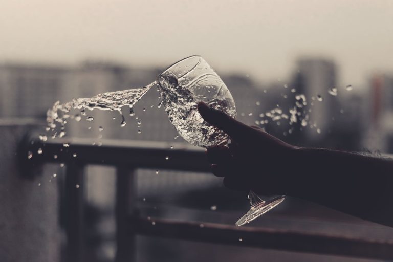 Eau par jour : ce que dit la science, pas un chiffre tout fait