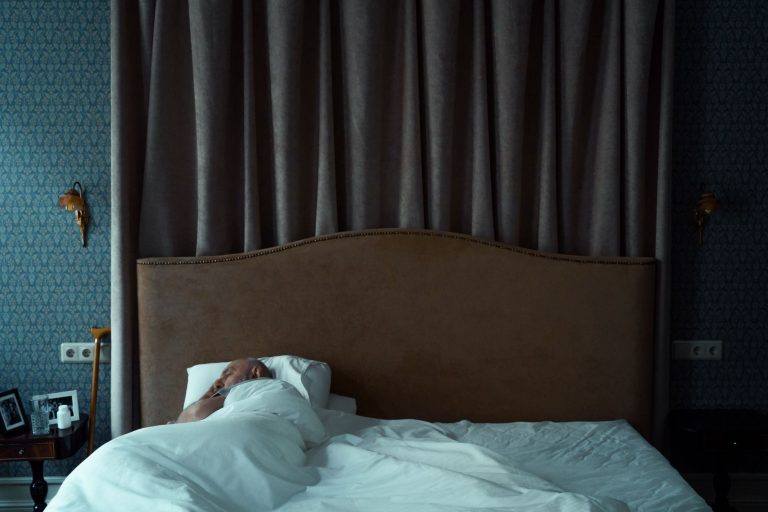 Sommeil : combien d&rsquo;heures par nuit, selon qui ?