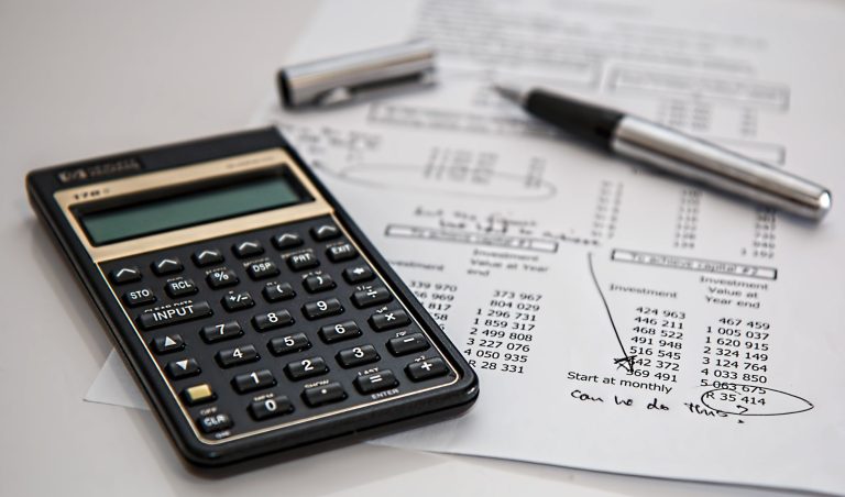 Budget 2026 pour refaire une toiture : prix par type de couverture et isolation