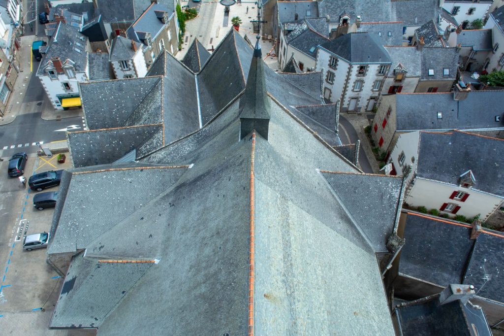 Budget 2026 pour refaire une toiture : prix par type de couverture et isolation