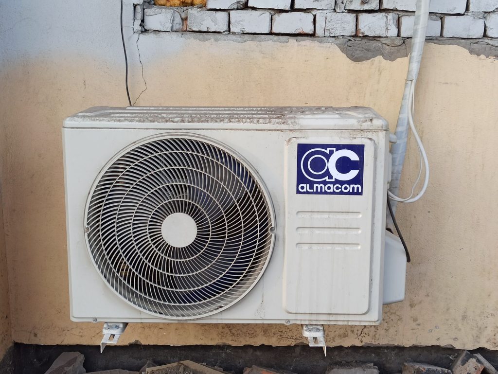 Climatiseur mobile ou split fixe en 2026 : coûts et usages comparés