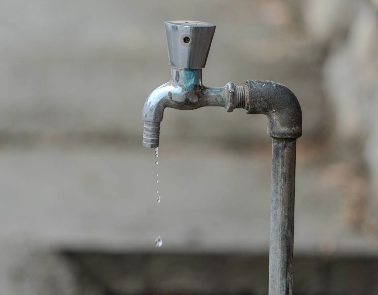 Dès aujourd&rsquo;hui, pénurie d&rsquo;eau : comment éviter le pire chez vous ?