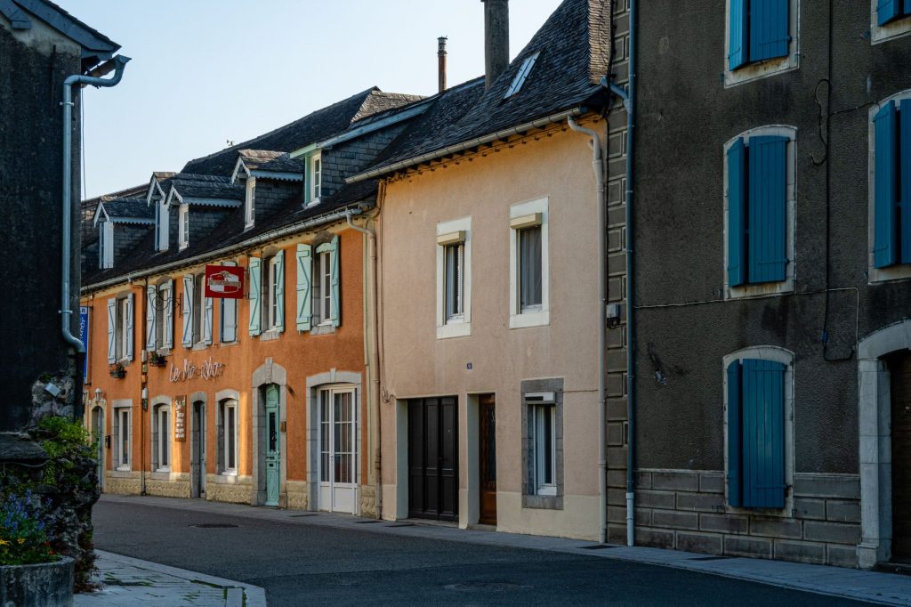 Fermetures nocturnes sur l'A75 : soyez prêts pour des déplacements compliqués !
