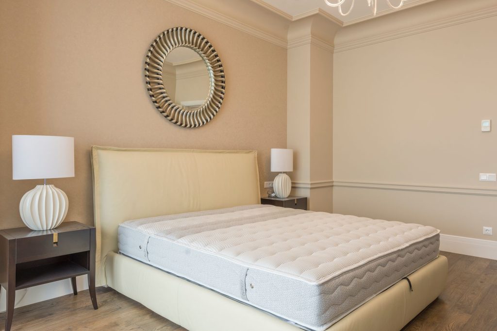 Mousse à mémoire ou ressorts : quel matelas pour votre dos ?