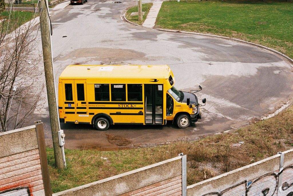 Prendre le bus à Toulouse : un incident qui interpelle sur la sécurité des enfants