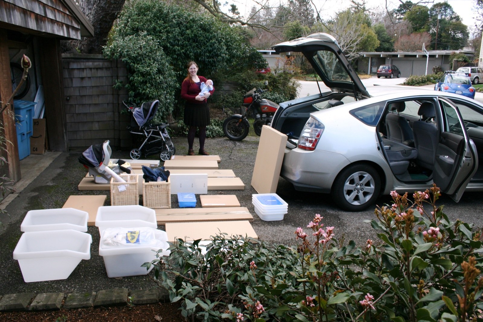 cartons et affaires emballées prêts à être transportés pour un stockage temporaire