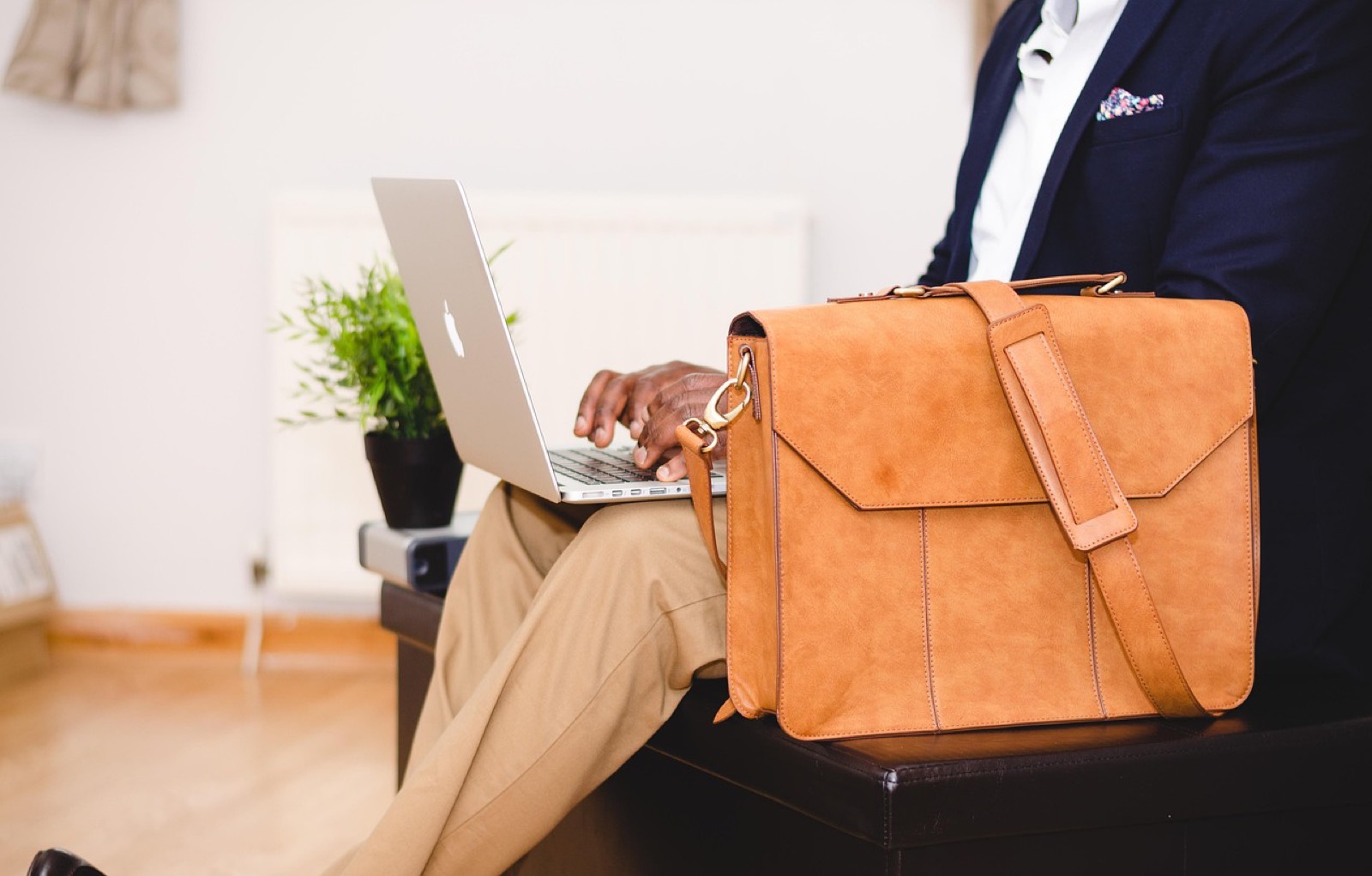 sac à dos transportant un ordinateur portable 17 pouces, illustrant le poids réel à prévoir